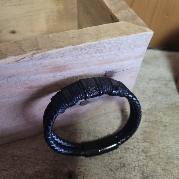NWT Men's Vintage Leather Bracelet - Picture 3 of 3